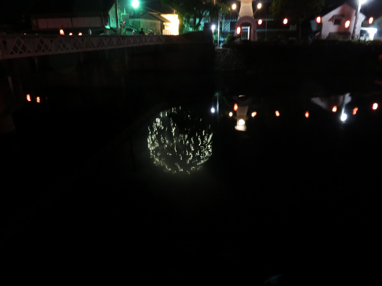 那賀川に映る花火
